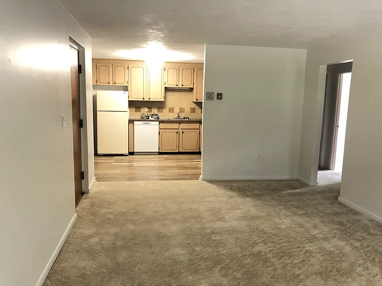 Lexington St Apartments — Photo 23