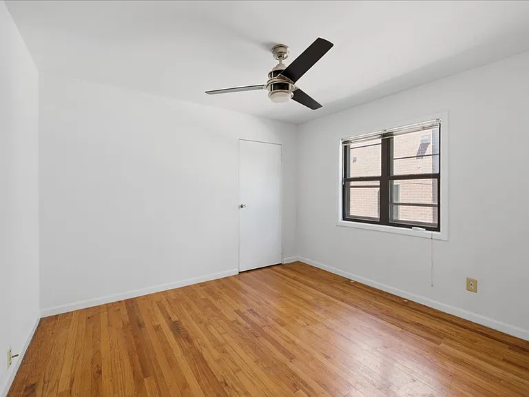302 E 19th St #2B — Photo 9