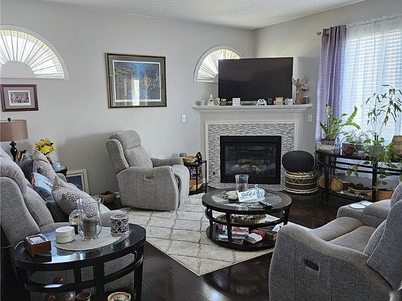 4th image of 2427 Elderberry Ct
