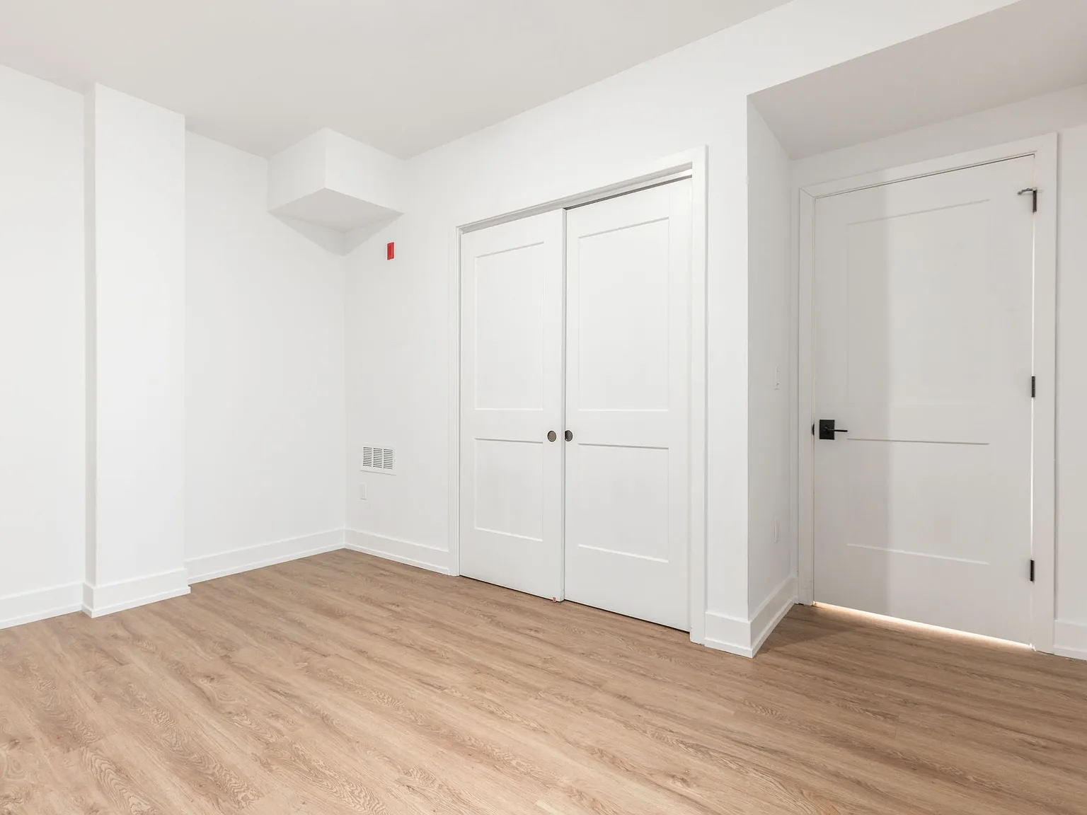 2 bed, 1000 sqft, $2,100 — Photo 3