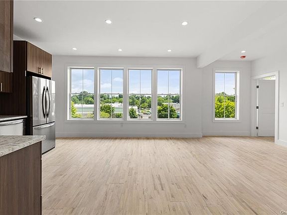2nd image of 385 Kear St #2C