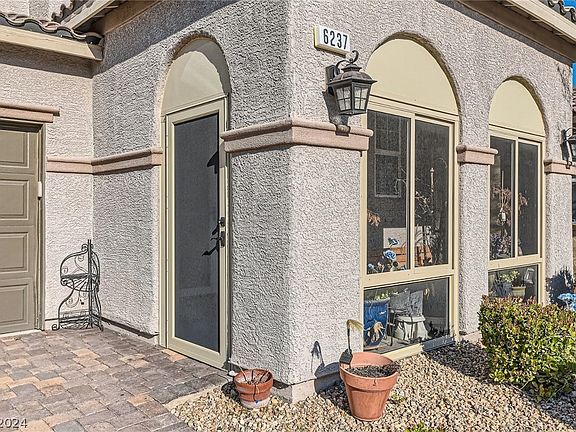 3rd image of 6237 Vanowen Ct