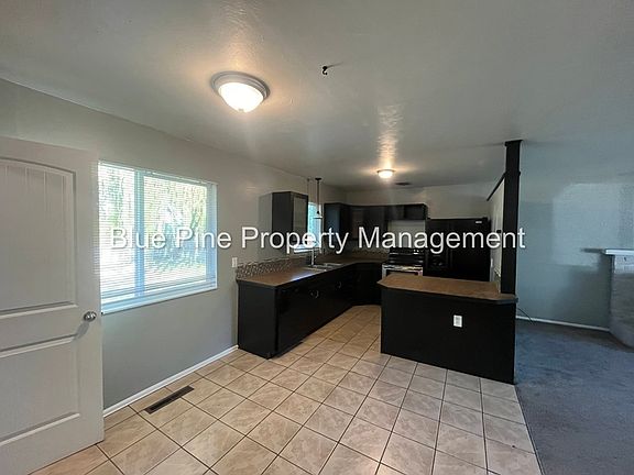 4th image of 611 Starlite Ave
