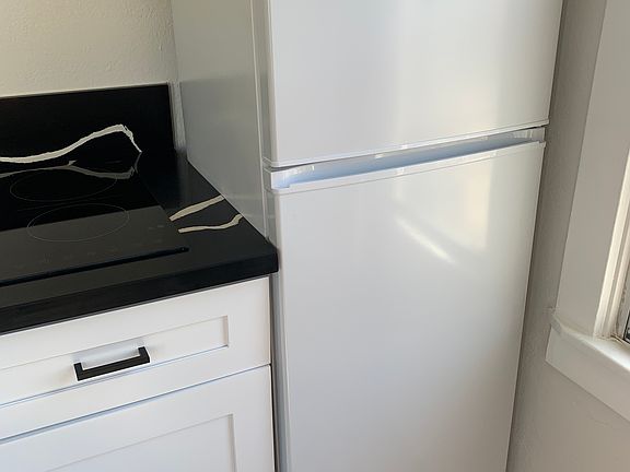 5th image of 902 Poli St #200