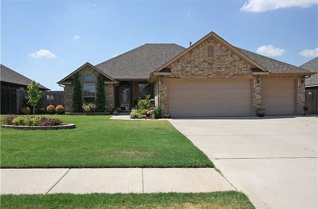 1st image of 709 N Buckhorn Way