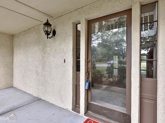 3rd image of 104 Stratford Ct