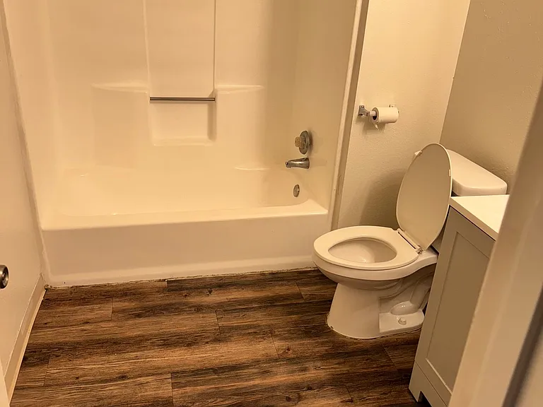 Coventry Place Apartments — Photo 13
