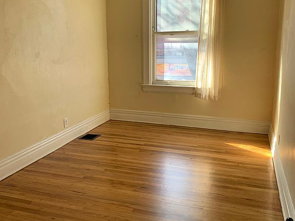 5th image of 4202 Hamilton Ave APT 2