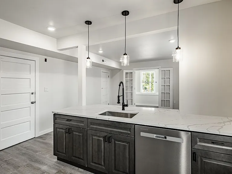 324-326 Darby Rd #2L — Photo 4