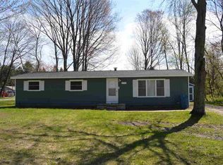 208 Howe Ave, Houghton Lake, MI 48629