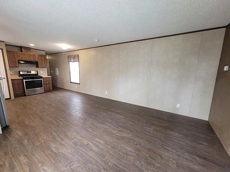 211 E 1st St #10 — Photo 22
