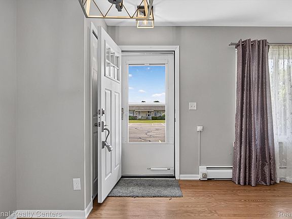 3rd image of 25245 Franklin Ter #3