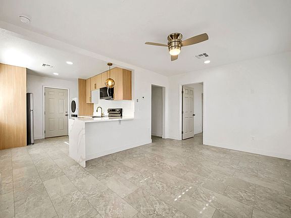 5th image of 1934 Stanford St #B