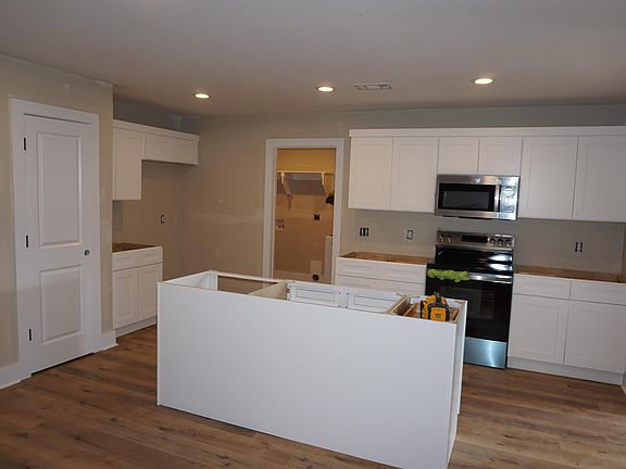 3rd image of 1061 Mark Cir