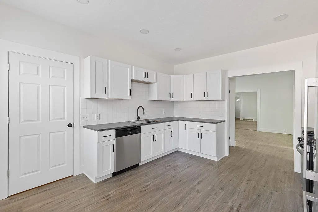 3 bed, 1200 sqft, $1,600 — Photo 4