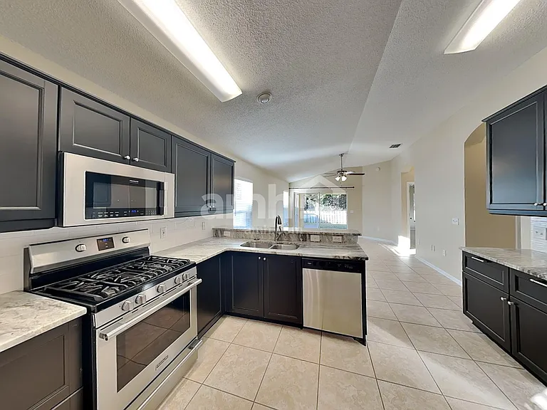 12061 Winding Woods Way — Photo 3