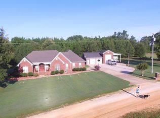 223 Countryside Ln, Rogersville, AL 35652