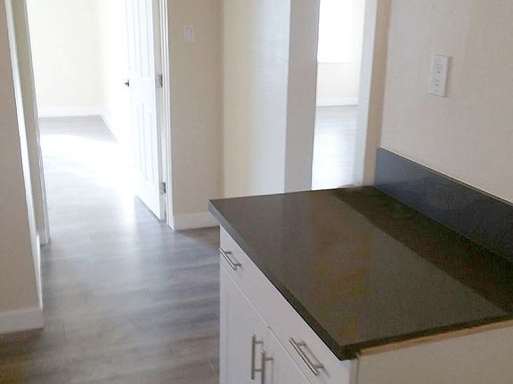 4th image of 415 E 61st St
