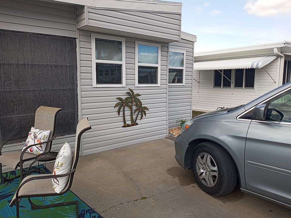 1st image of 19 Fountain View Blvd