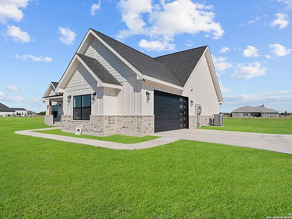 4th image of 339 Century Oaks Dr