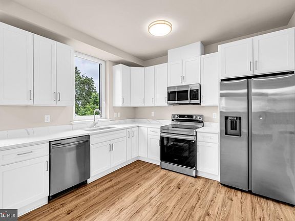 2nd image of 1129 Monroe Cir Unit B