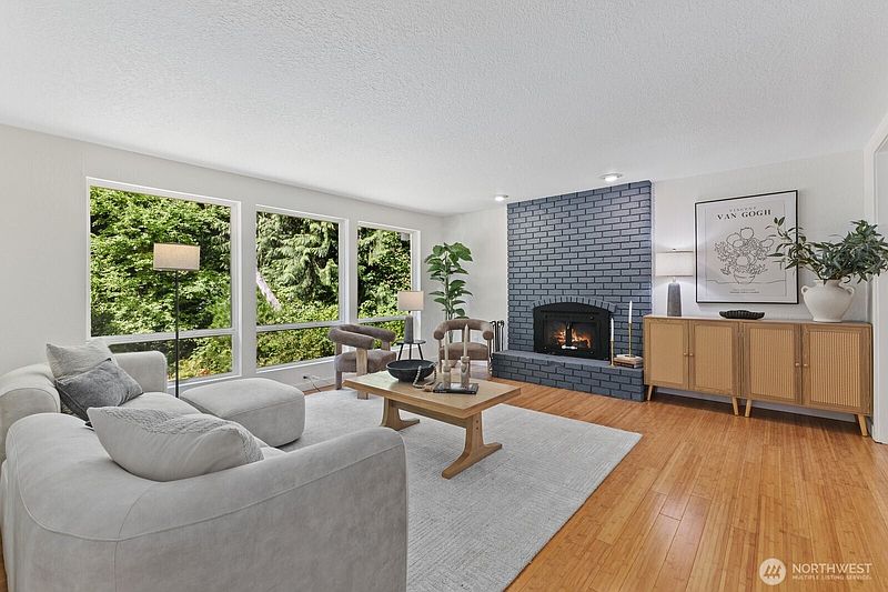3rd image of 23410 NE Old Woodinville-Duvall Rd