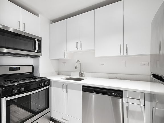 3rd image of 35 W 33rd St APT 34A