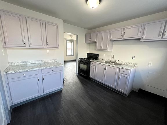 2nd image of 596 Ontario St #1