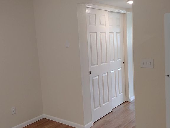 5th image of 976 Randler Ave #976