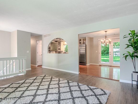4th image of 724 Kevin Dr