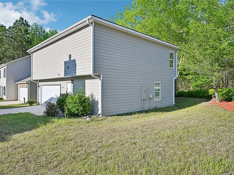 4437 Ben Hill Rd — Photo 34