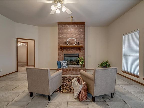 5th image of 13801 Glen Oaks Pl