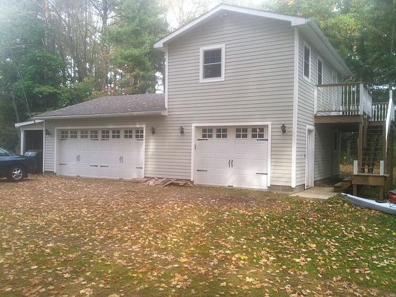 Garage/Guest Cottage w Deck
