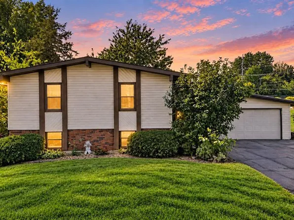 31 Buckingham Dr, Washington, MO 63090