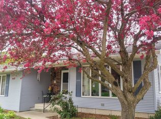 1519 Hickory Heights Dr, Waverly, IA 50677