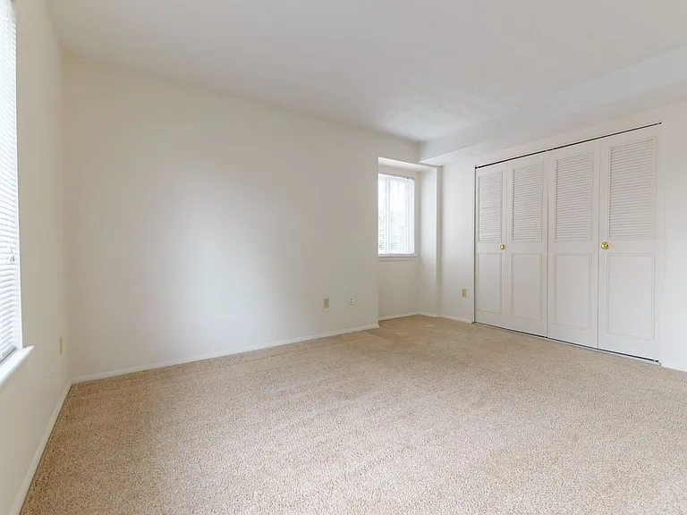 Windsor Gardens Apartments — Photo 87