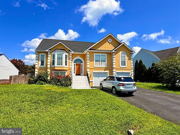 3rd image of 6117 Crown Grant Dr