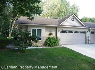1297 Edgehill Ct E, Maplewood, MN 55109