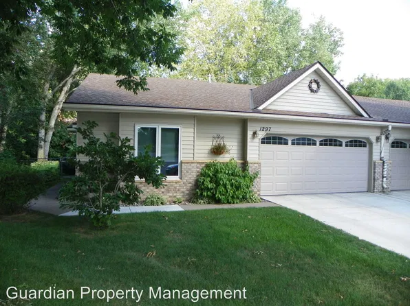 1297 Edgehill Ct E, Maplewood, MN 55109
