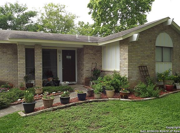 2nd image of 613 Pecan Dr
