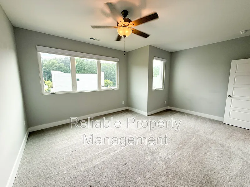 3 bed, 2.5 bath, $1,795 — Photo 3
