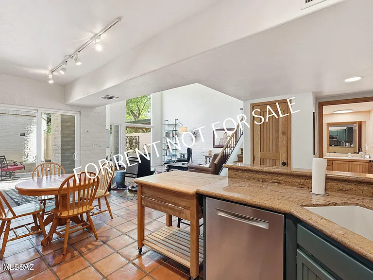 2824 E Sierra Vista Rd — Photo 15