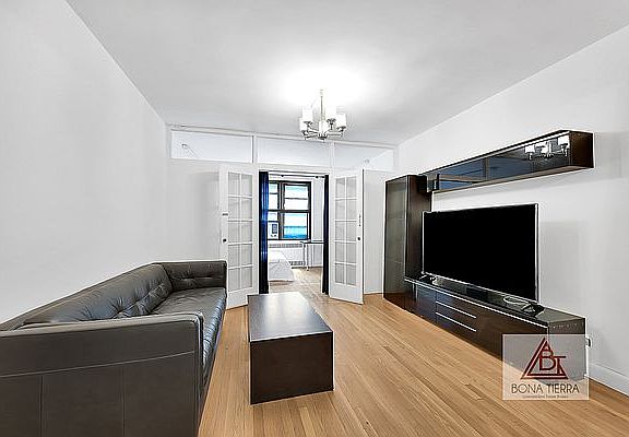 3rd image of 350 E 54th St APT 4D