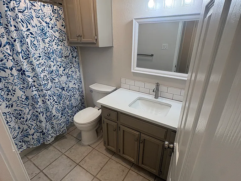 906 N Austin St — Photo 9