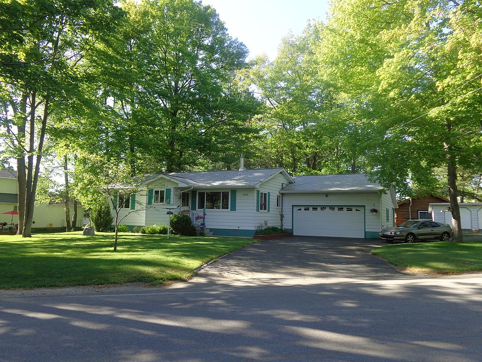 1st image of 1600 Iroquois Ave