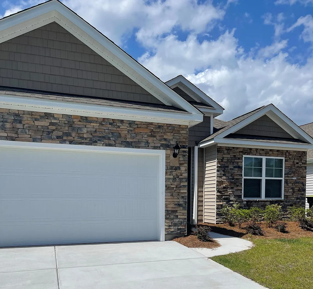 2-car garage - 234 Rolling Woods Ct