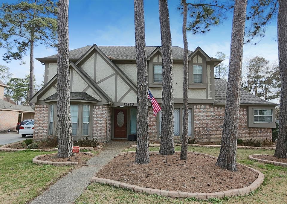 Welcome home! 12223 Normont has 4 bedrooms, a game room (up), lovely updates, and a saltwater pool with outdoor kitchen. Take a look inside...