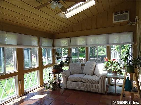 4th image of 17 Bay Colony Dr