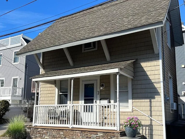 7 Surf St — Photo 1