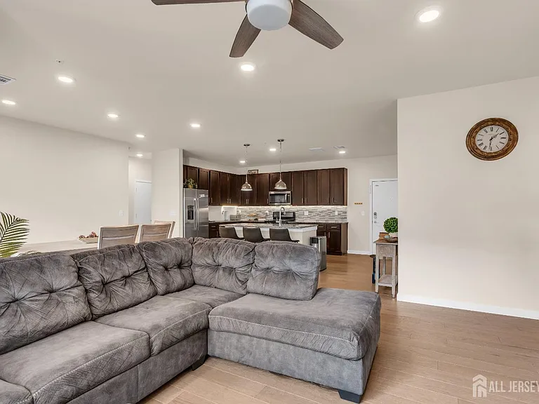 112 Lorhan Dr — Photo 9
